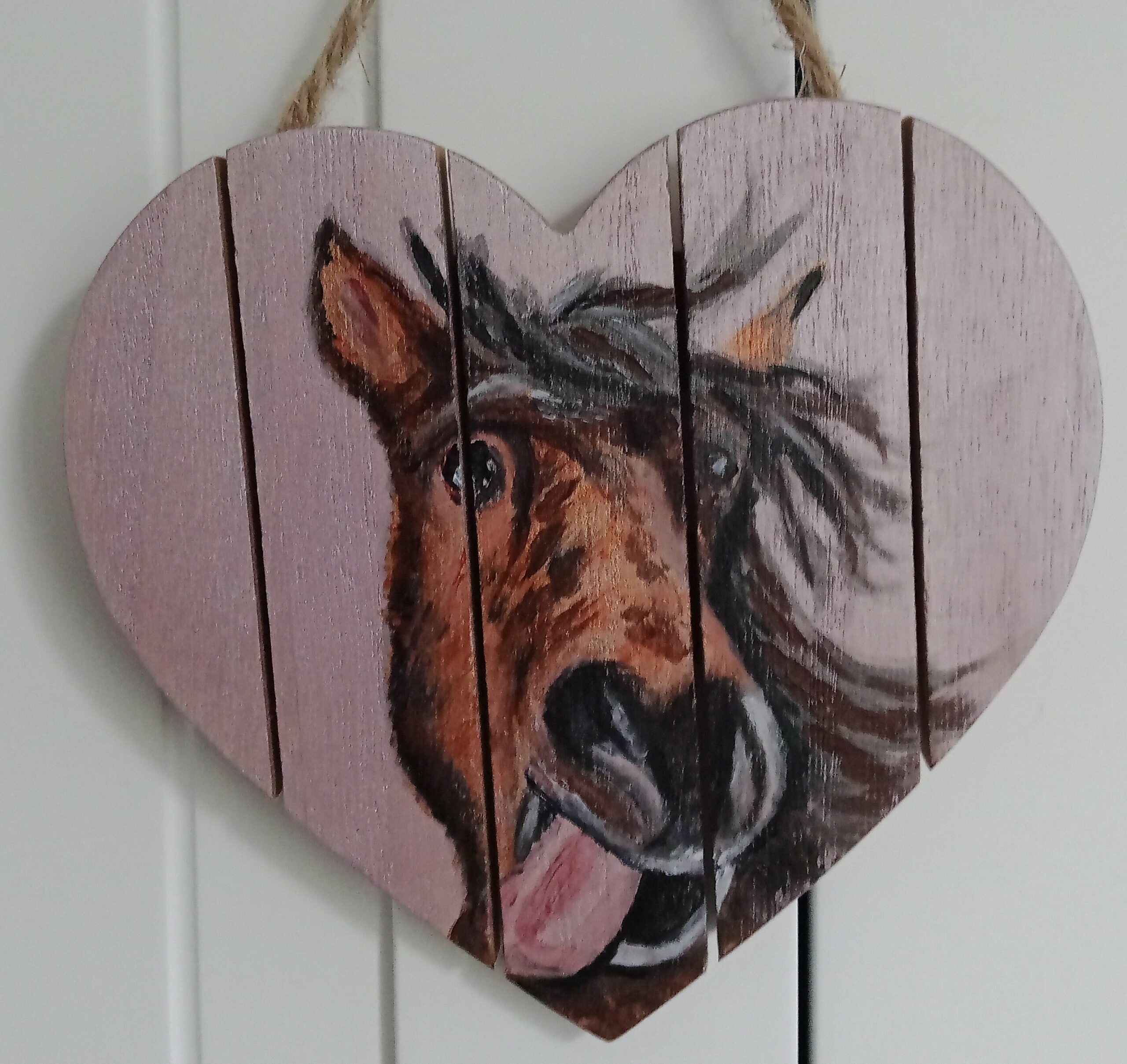 Painting of a horse on a wooden heart